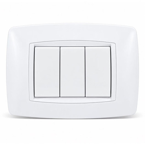 Placca Bombè 3 Moduli Bianca Monocolore SD88003-1M con Frutti Bianchi Montati Esempio di Installazione