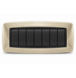 Placca Bombè 7 Moduli Bronzo SD88007-11 con Frutti Neri Montati Esempio di Installazione